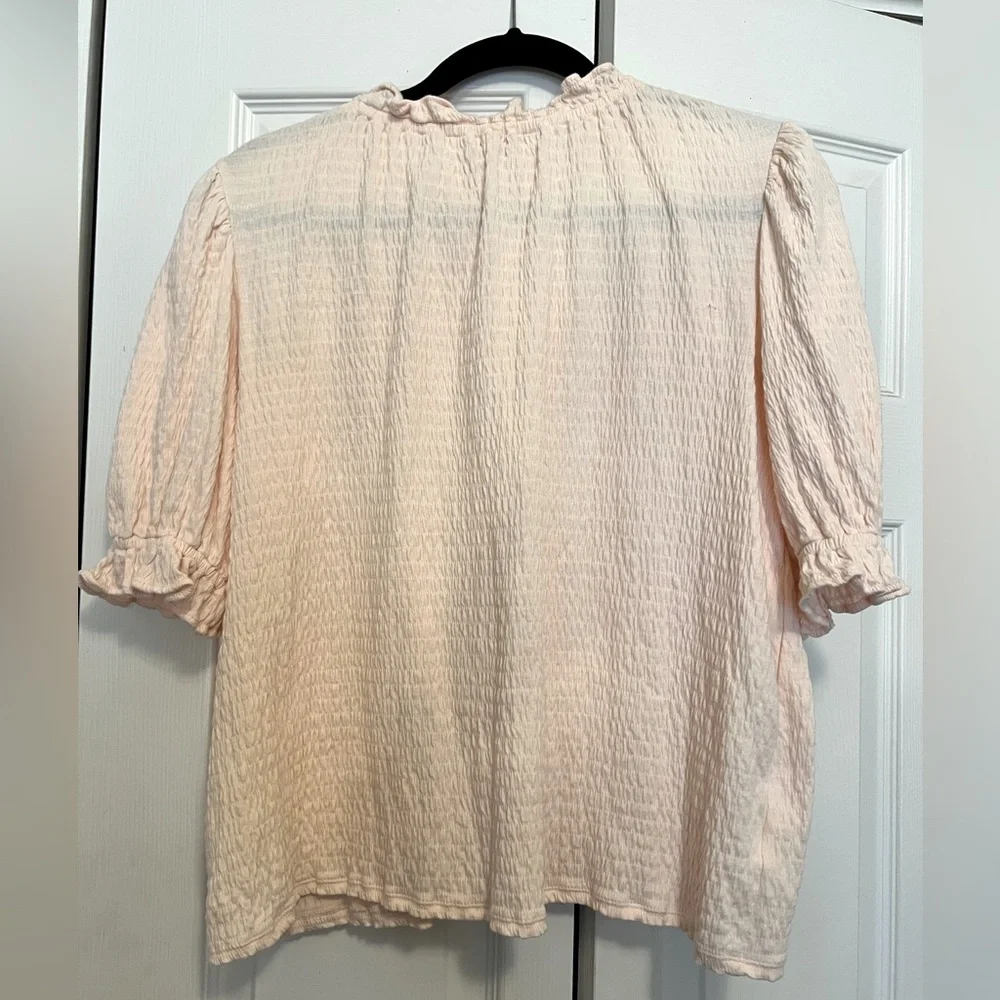 LOFT Pale Peach Smocked Ruffle Mock Neck Blouse Puff Sleeve Plisse Top M Medium